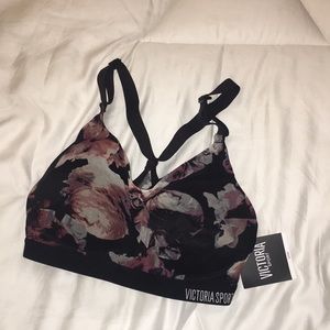 VS sports bra NWT